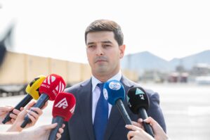 ADY yük əməliyyatlarının müddətini 20 dəqiqəyə endirib