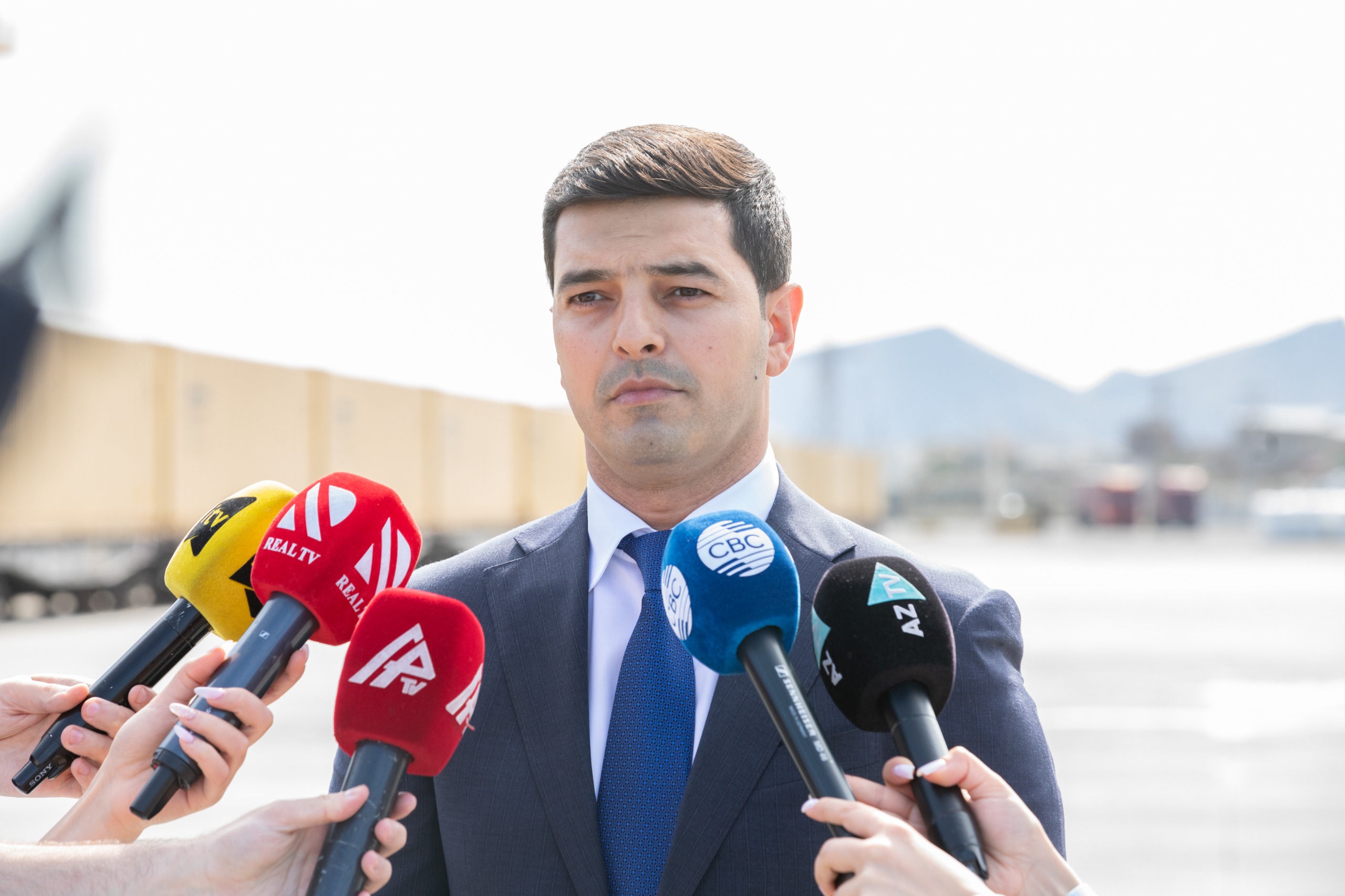 ADY yük əməliyyatlarının müddətini 20 dəqiqəyə endirib