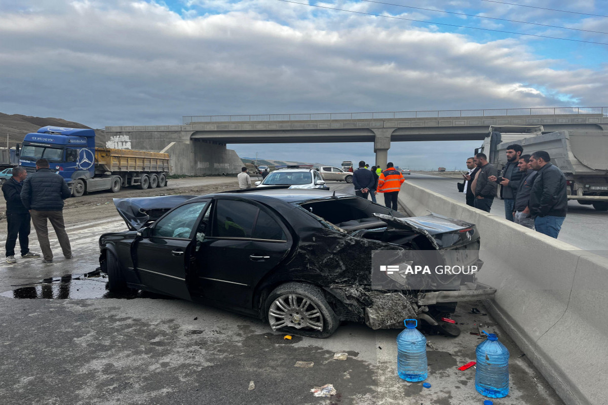 Bakı-Quba yolunda qəza: 5 lisey əməkdaşı yaralandı