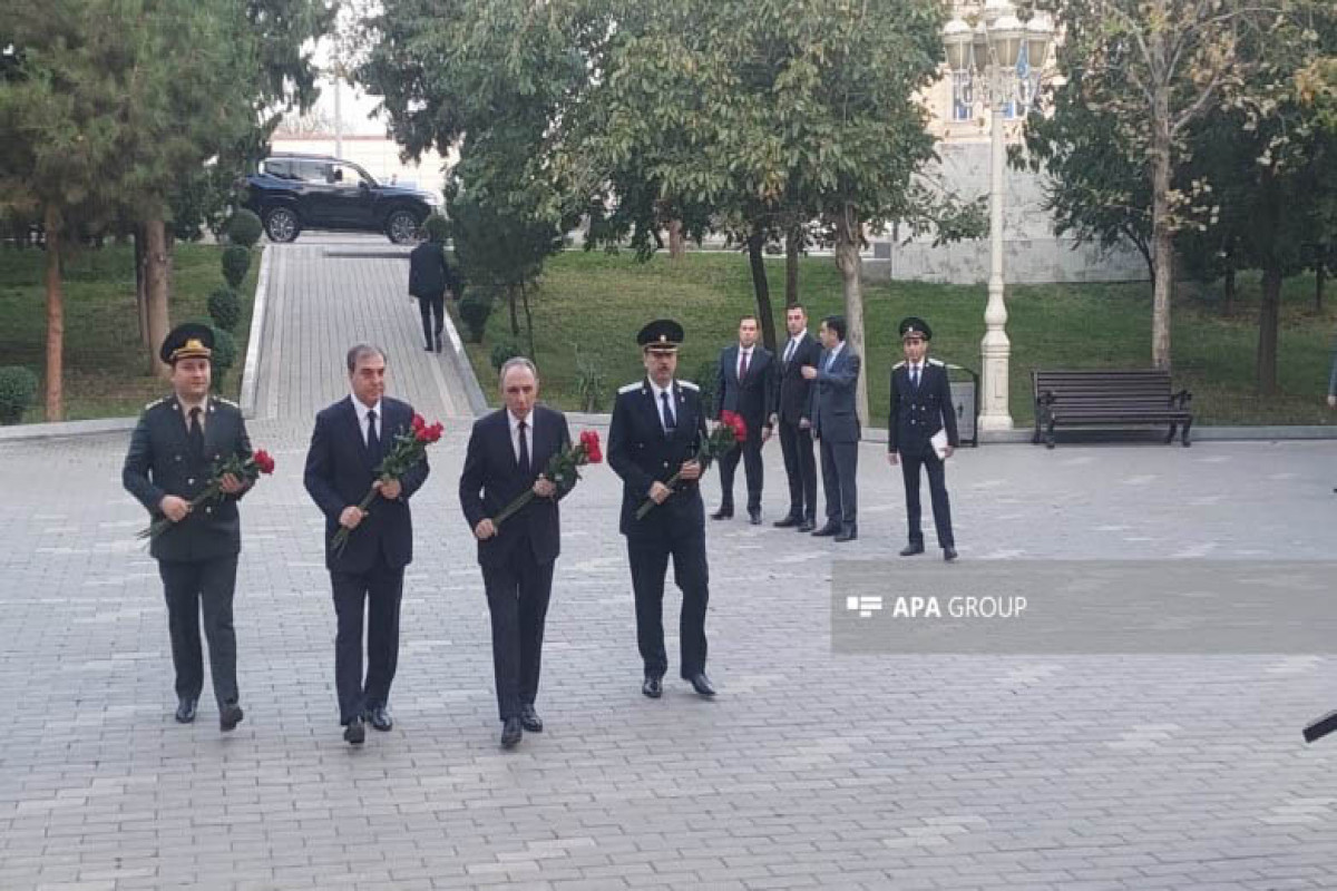 Kamran Əliyev "Memorial Abidə Kompleksi”ni ziyarət etdi - FOTOLAR