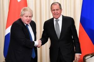 "Lavrov dedi ki, mən ser Gey deyiləm" - Conson