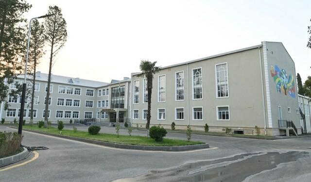 Direktor valideynlərlə müqavilə bağlamaq istədi... - FOTO