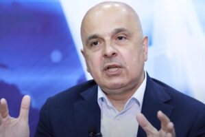 Azərbaycanlı professor 8 milyon avro qrant qazandı - VİDEO