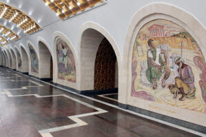 Metroda insident: iki nəfəri döyüb qaçdı