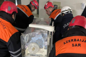 “Tibb bacıları körpələri qoyub mətbəxdə çay içiblər...” - Məhkəmə