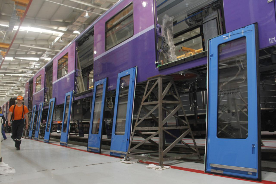 Bakı metrosunda daha 2 yeni qatar - FOTOLAR