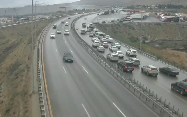 Qayda pozdu, zəncirvari qəzaya səbəb oldu - VİDEO