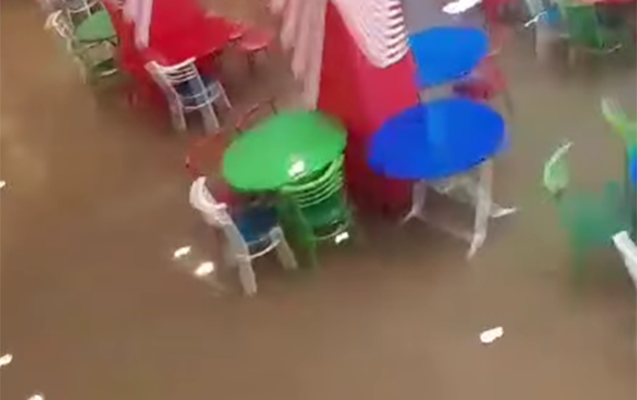 Bu universitetdə yağış tavandan içəri axdı - VİDEO