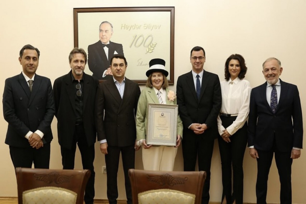 Adil Kərimli Xalq artistini təltif etdi - FOTO