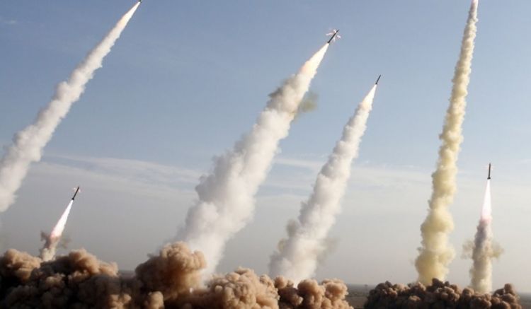 Təbrizdən İsrailə atılan raketlərin görüntüsü yayıldı - VİDEO 1 Təbrizdən İsrailə atılan raketlərin görüntüsü yayıldı - VİDEO