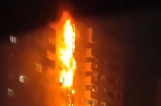 Xırdalanda yaşayış binasında güclü yanğın - VİDEO / TƏFƏRRÜAT