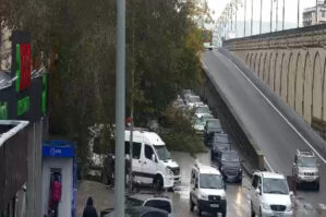 Babək prospektində ağac aşdı: hərəkət çətinləşdi