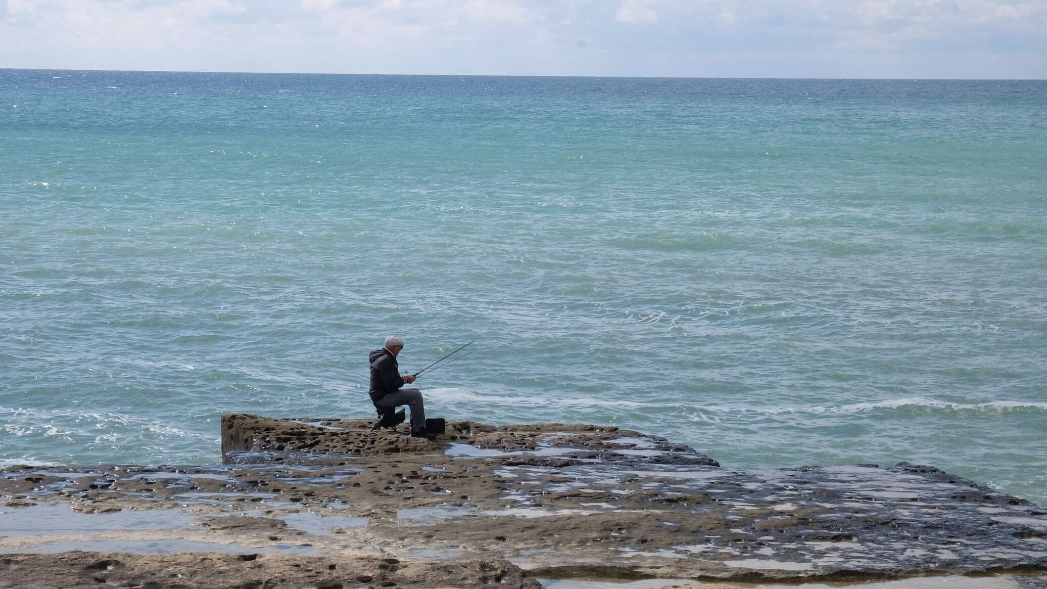 Xəzər dənizində qorxunc görüntü: "Sağaltmağın" yolu varmı? - VİDEO