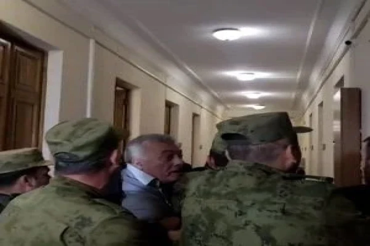 Ermənistan parlamentində daha bir qalmaqal - VİDEO