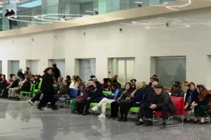 Xəstəxanalarda uzun növbələr yarandı - VİDEO