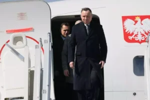 Duda artıq Ermənistandadır - Kimlərlə görüşəcək?