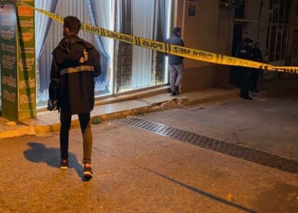 1732134194.izmir de elinde doner bicagi bulunan kisiye mudahale eden polis yaralandi 251767 news big
