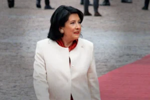 Zurabişvili çağırış etdi: "Təkrar seçkilər keçirilməli və..."