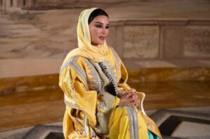 Dünyanın ən varlı qadını bir gününü necə keçirir?