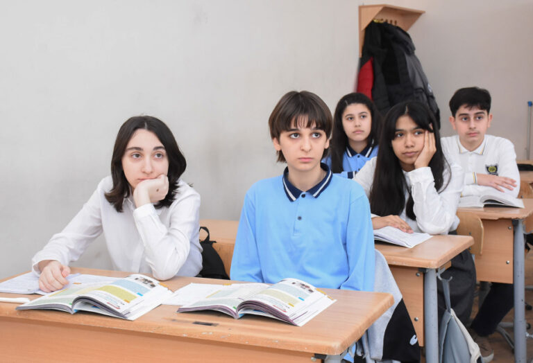 Azərbaycanda məktəblər 2 gün tez bağlanacaq