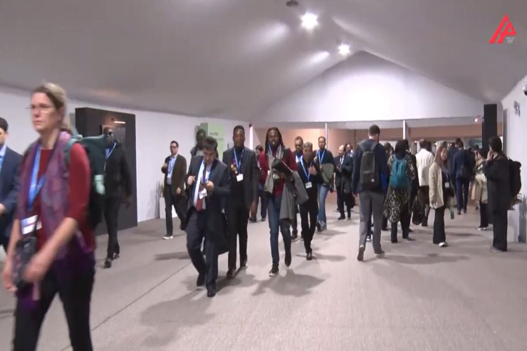 Bakıda hələ bu qədər müxtəlif geyim və simalar görülməyib - VİDEO 1 Bakıda hələ bu qədər müxtəlif geyim və simalar görülməyib - VİDEO