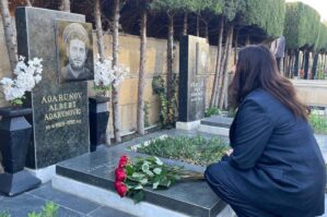 İsrailli nazir Aqanurovun məzarını ziyarət etdi - FOTOLAR