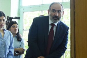 Paşinyan arvadı və qızı ilə muzeydə - FOTO