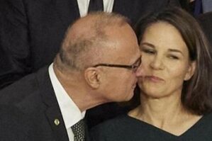 Berbok 17 illik evliliyinə son qoydu