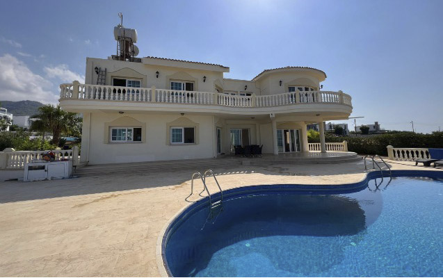 Azərbaycanlı iş adamları Şimali Kiprdə 4 milyonluq mülklər aldı - VİDEO 1 Azərbaycanlı iş adamları Şimali Kiprdə 4 milyonluq mülklər aldı - VİDEO