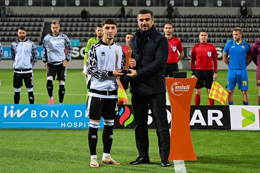"Neftçi"nin futbolçusu mükafatlandırıldı - FOTO