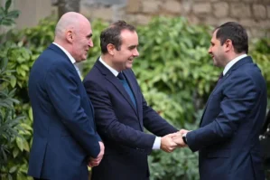 Papikyan fransalı həmkarı ilə müzakirə apardı