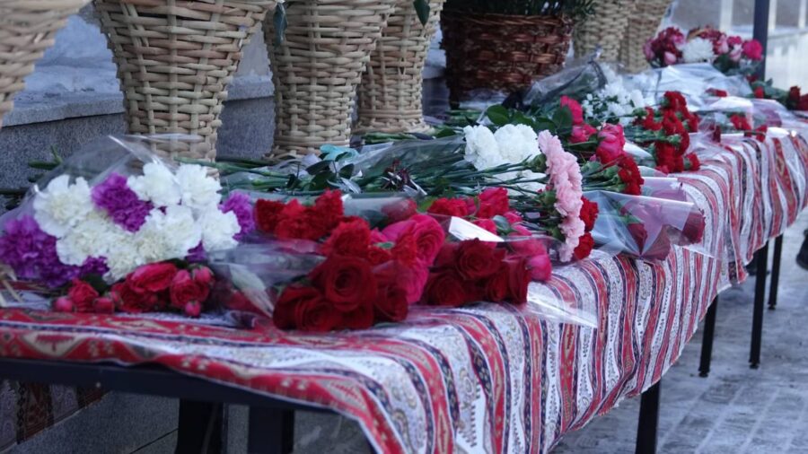 Qazaxıstan vətəndaşları Azərbaycan səfirliyinə axın edir - FOTO+VİDEO 6 6552c3ca bc47 4bb3 80aa 2ea6f0a49556