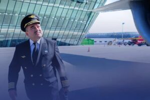 Təyyarənin vurulduğunu ilk dəfə dünyaya çatdıran məşhur səsin sahibi – İlham Əmirov kimdir? / VİDEO