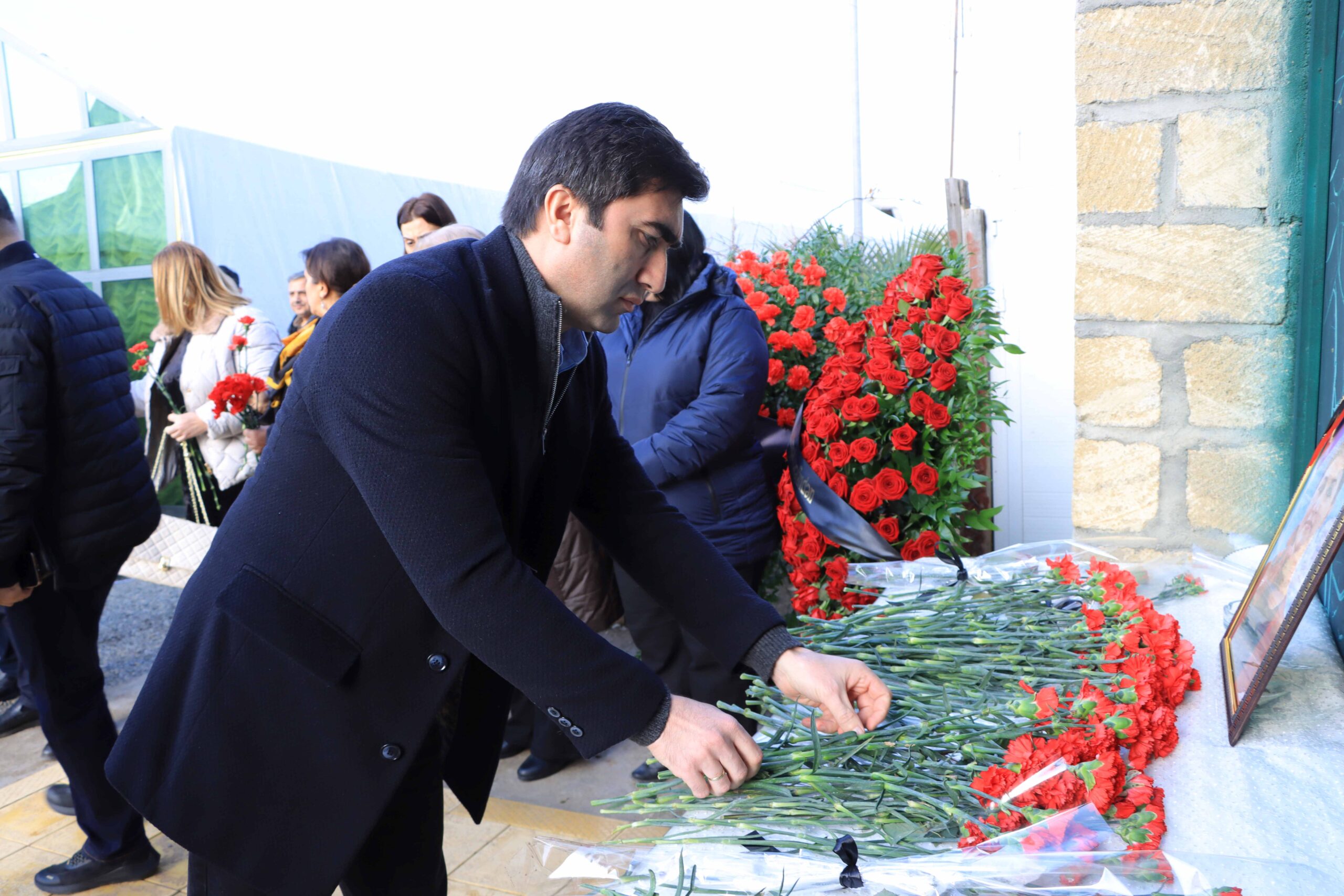 Niyazi Bayramov Hökumə Əliyevanın yas mərasimində - FOTOLAR