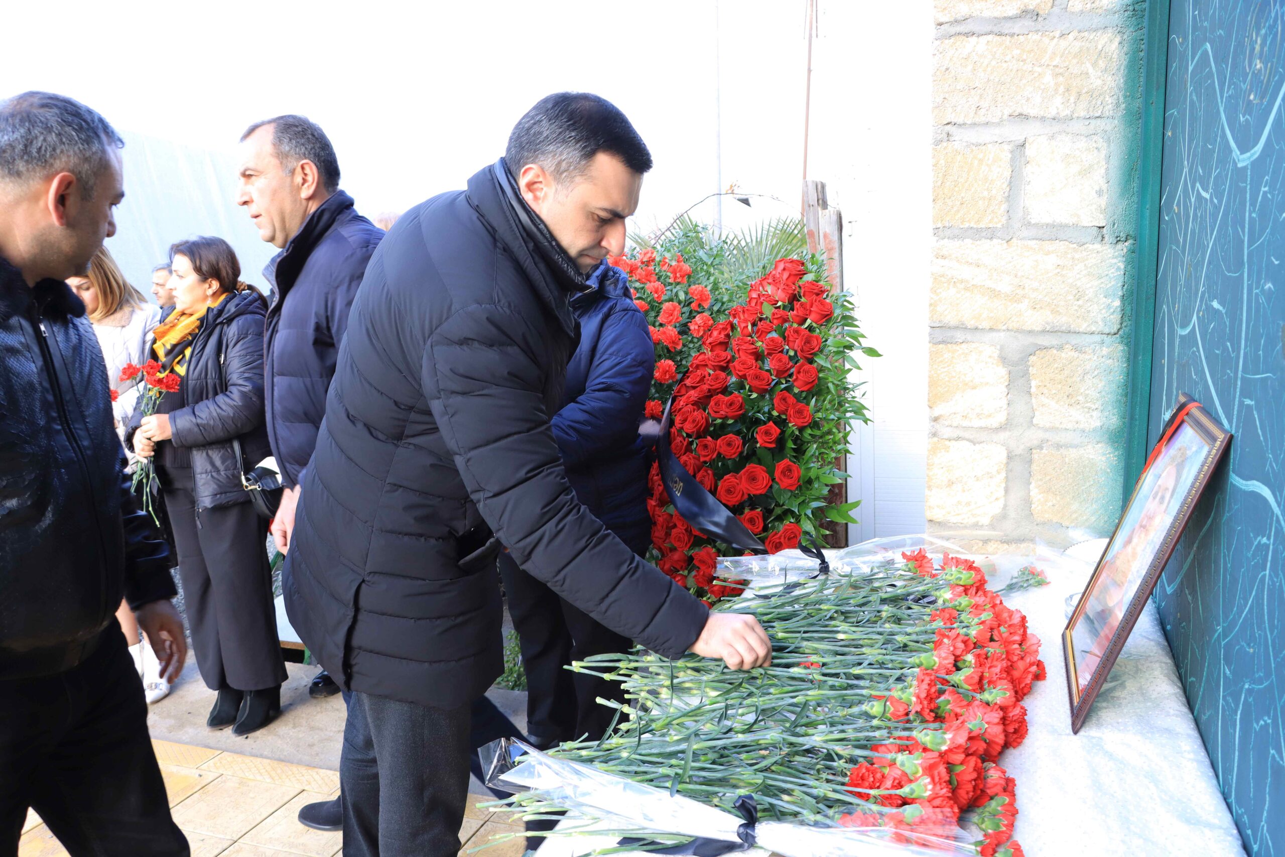 Niyazi Bayramov Hökumə Əliyevanın yas mərasimində - FOTOLAR