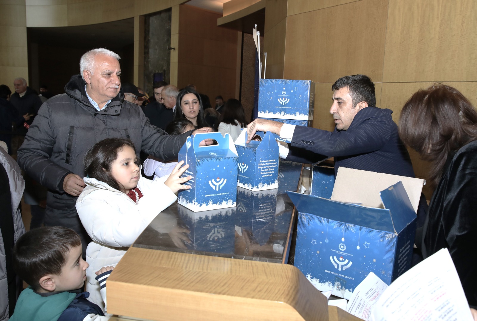 AHİK uşaqlar üçün bayram şənlikləri keçirir, sovqatlar paylayır - FOTOLAR