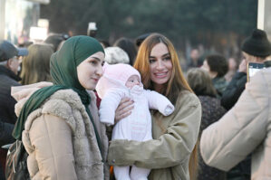 Leyla və Arzu Əliyevalar bulvarda - FOTOLAR