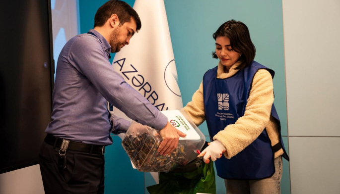 Layihə çərçivəsində 102 kq işlənmiş batareya təhvil alındı - FOTOLAR