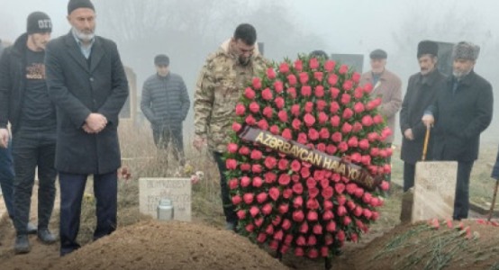 Qəza qurbanı olan bacı-qardaş dəfn olundu - VİDEO 1 Qəza qurbanı olan bacı-qardaş dəfn olundu - VİDEO