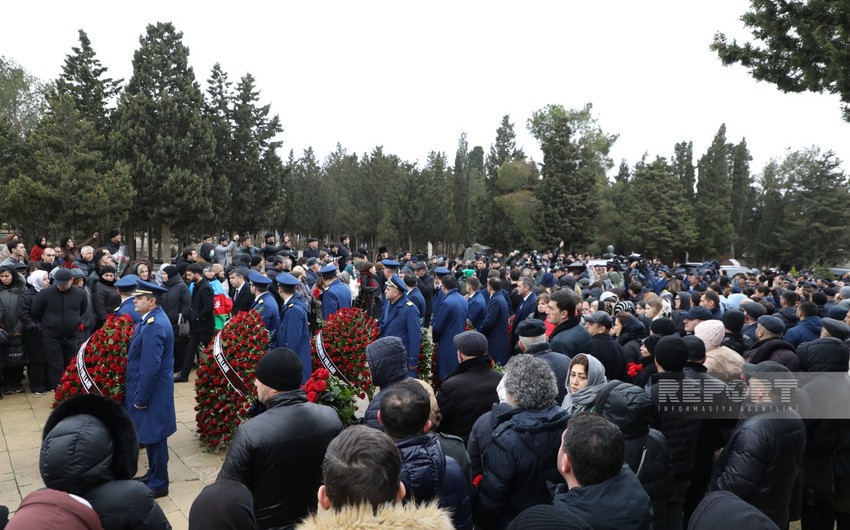 Ekipaj üzvləri II Fəxri xiyabanda dəfn edildi - CANLI
