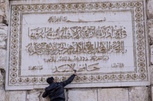 Hafiz Əsədin adını məsciddən belə sökdülər - VİDEO