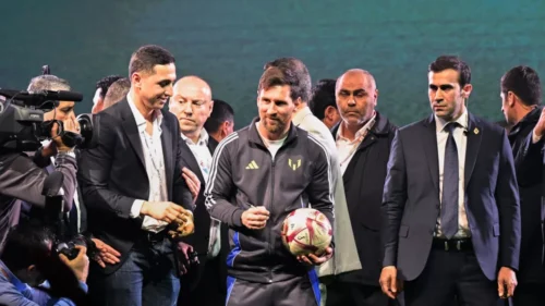 lionel messi bakude hayranlariyla bulustu w2t7