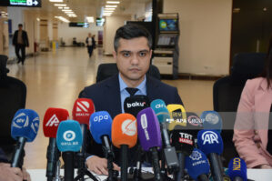 Təyyarə qəzası ilə bağlı müşavirə keçirildi