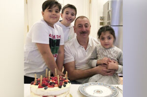 Nəvələrindən dövlət başçısına ad günü təbriki - FOTO