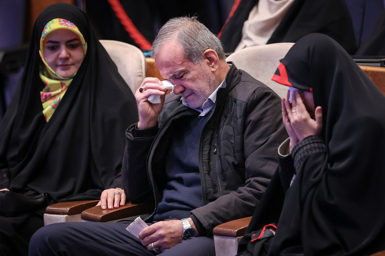 Pezeşkianı ağladan faciə - İran elitasının göz yaşı ovcundadır