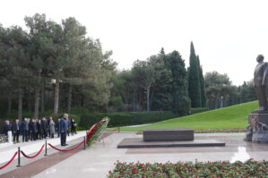 Rüstəm Minnixanov Fəxri xiyabanda - FOTOLAR