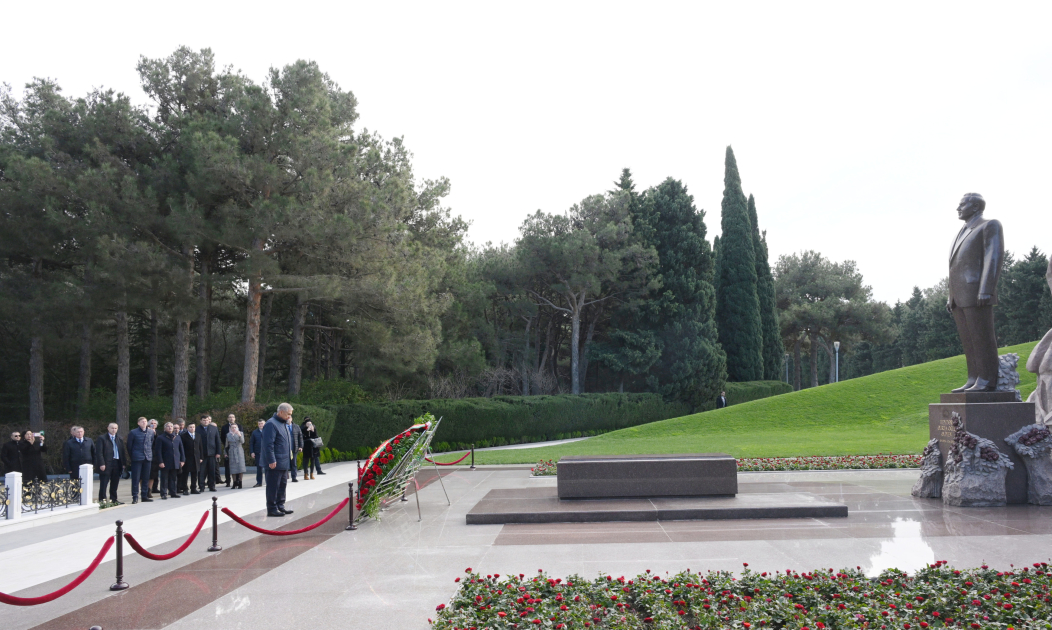 Rüstəm Minnixanov Fəxri xiyabanda - FOTOLAR