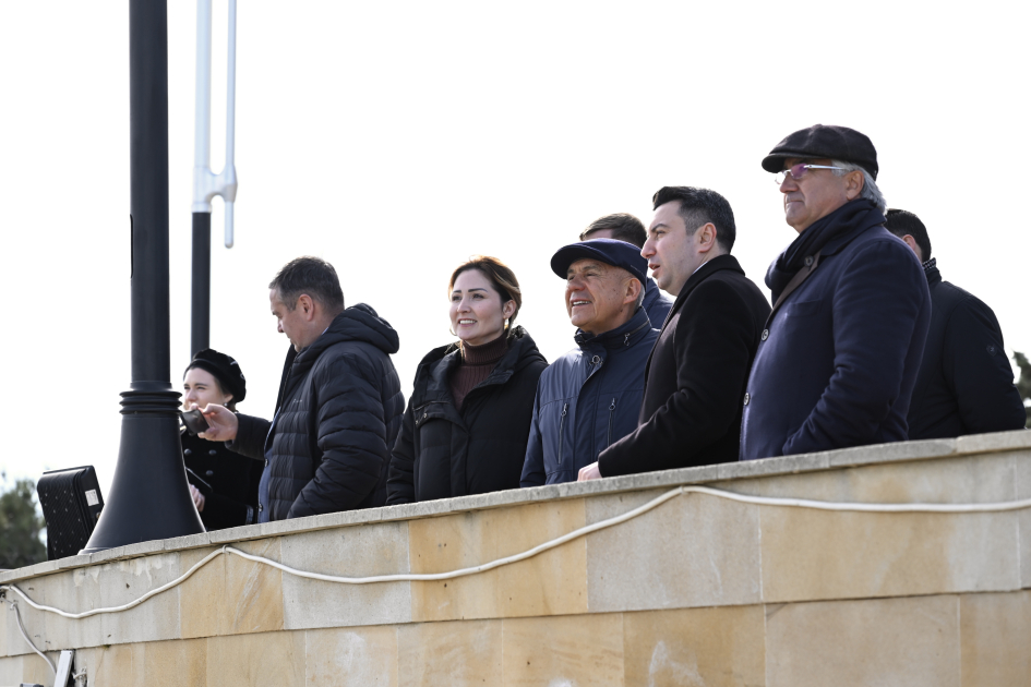 Rüstəm Minnixanov Fəxri xiyabanda - FOTOLAR