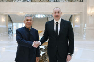 İlham Əliyev Tatarıstanın rəisi ilə görüşdü - FOTO