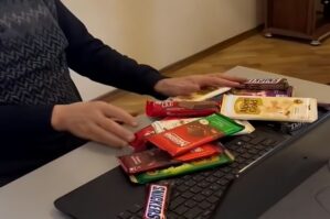 Şokolad alan müəllimlər həbs olunur? – Rüşvət, yoxsa şirinlik...